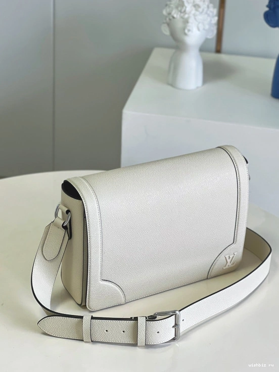 WIS NEW LOUIS FLAP MESSENGER VUITTON 0822